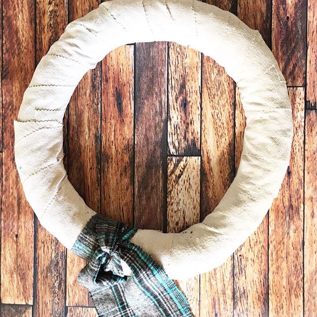 Sometimes my wreath wears a scarf.